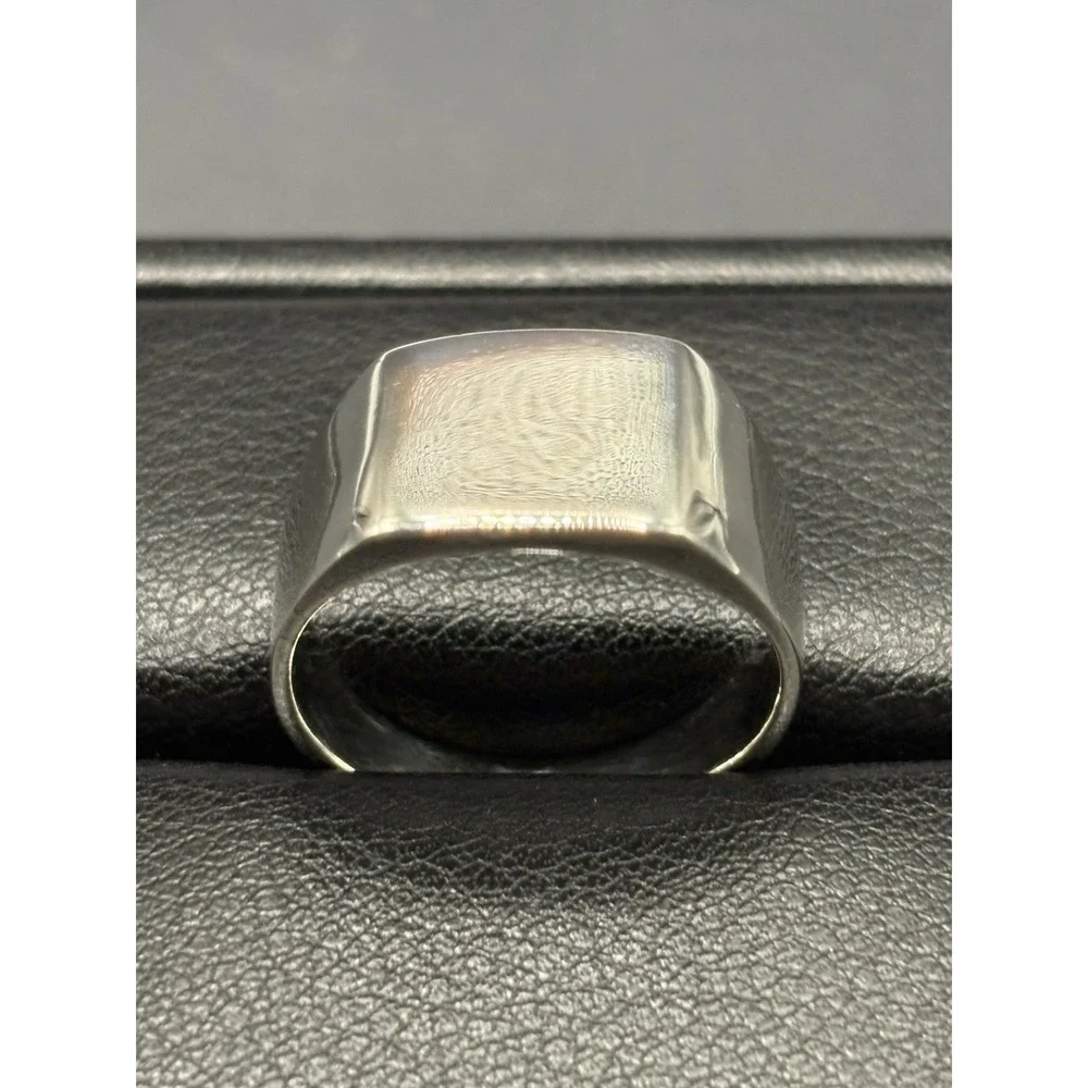 New Condition Sterling Silver Large Plain Signet Ring 925 Size 10 J3